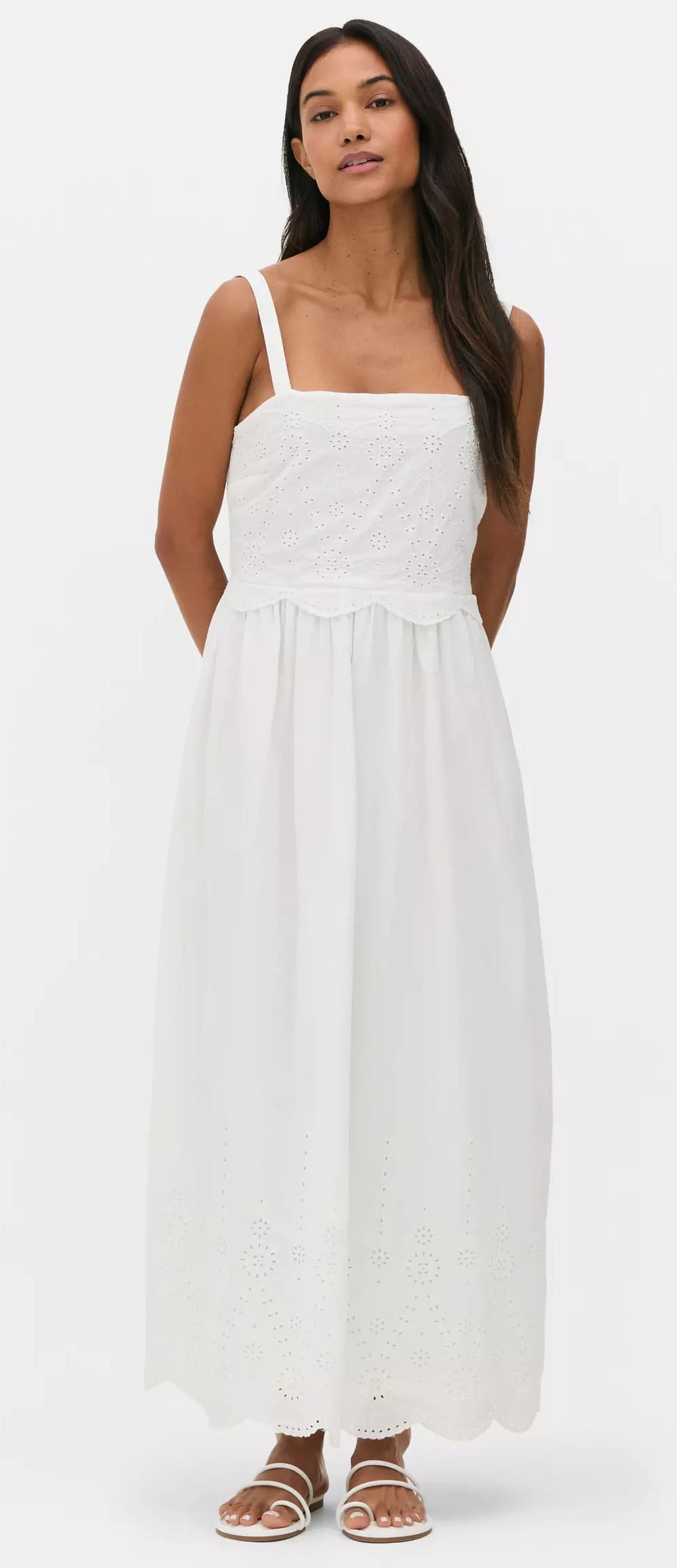 El vestido midi bordado en color blanco de Primark