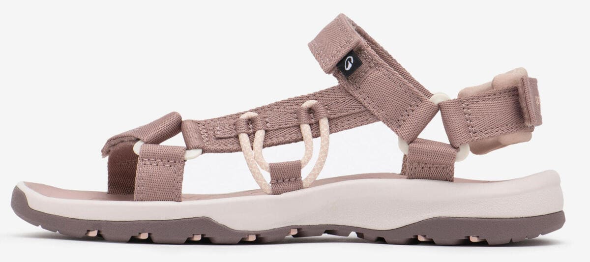 Las nuevas sandalias de montaña y trekking para mujer Quechua NH500 en color violeta en Decathlon