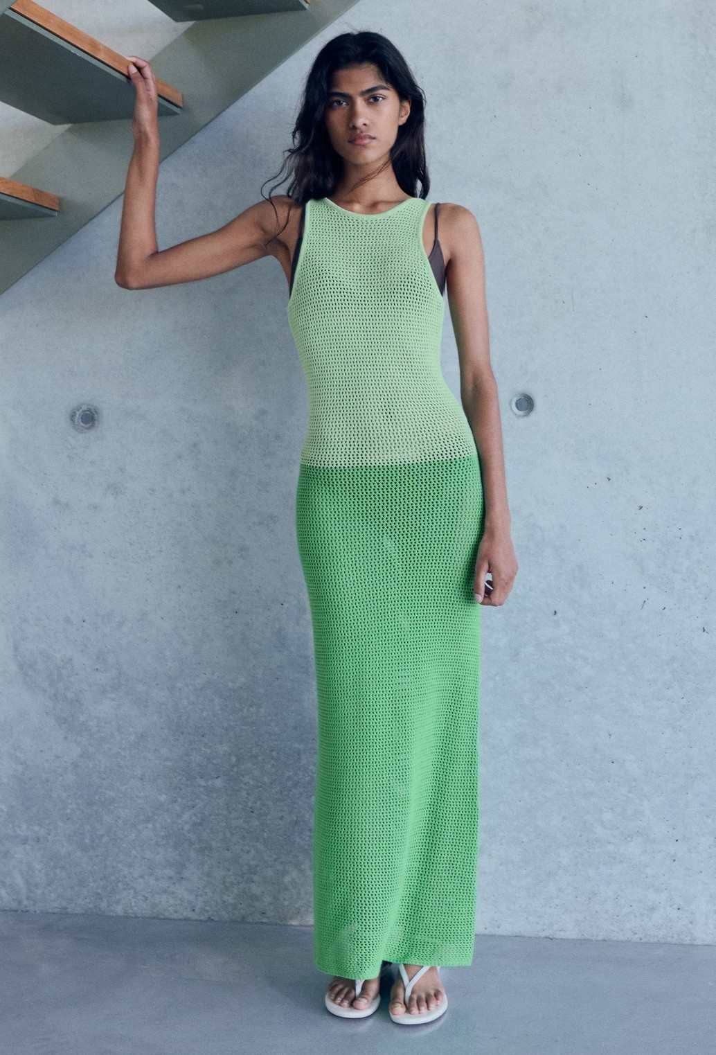 Vestido largo crochet bicolor de Mango