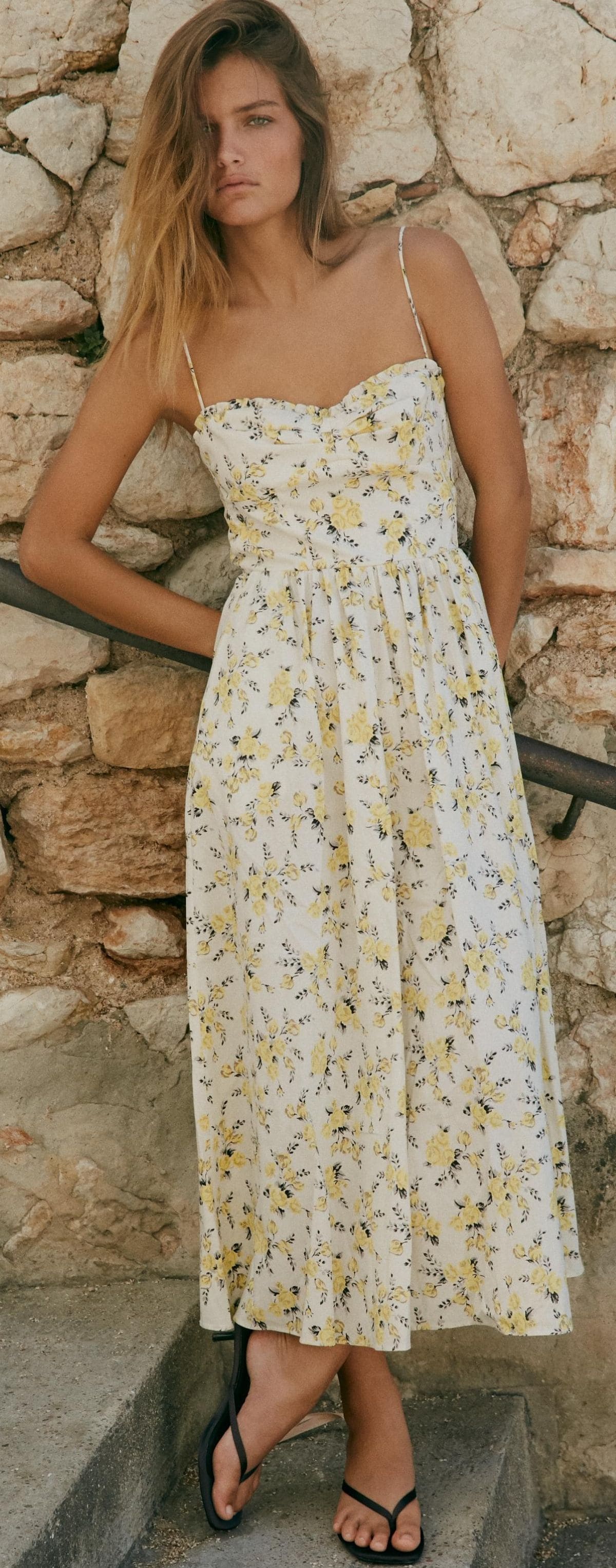 Vestido midi popelín estampado de flores de Zara