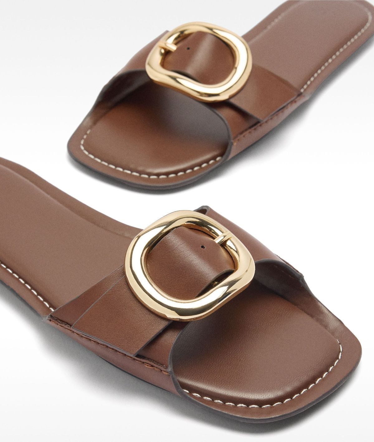 Sandalias rasas con hebilla de Parfois