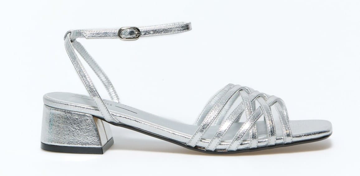 Sandalia tiras metalizada de Sfera