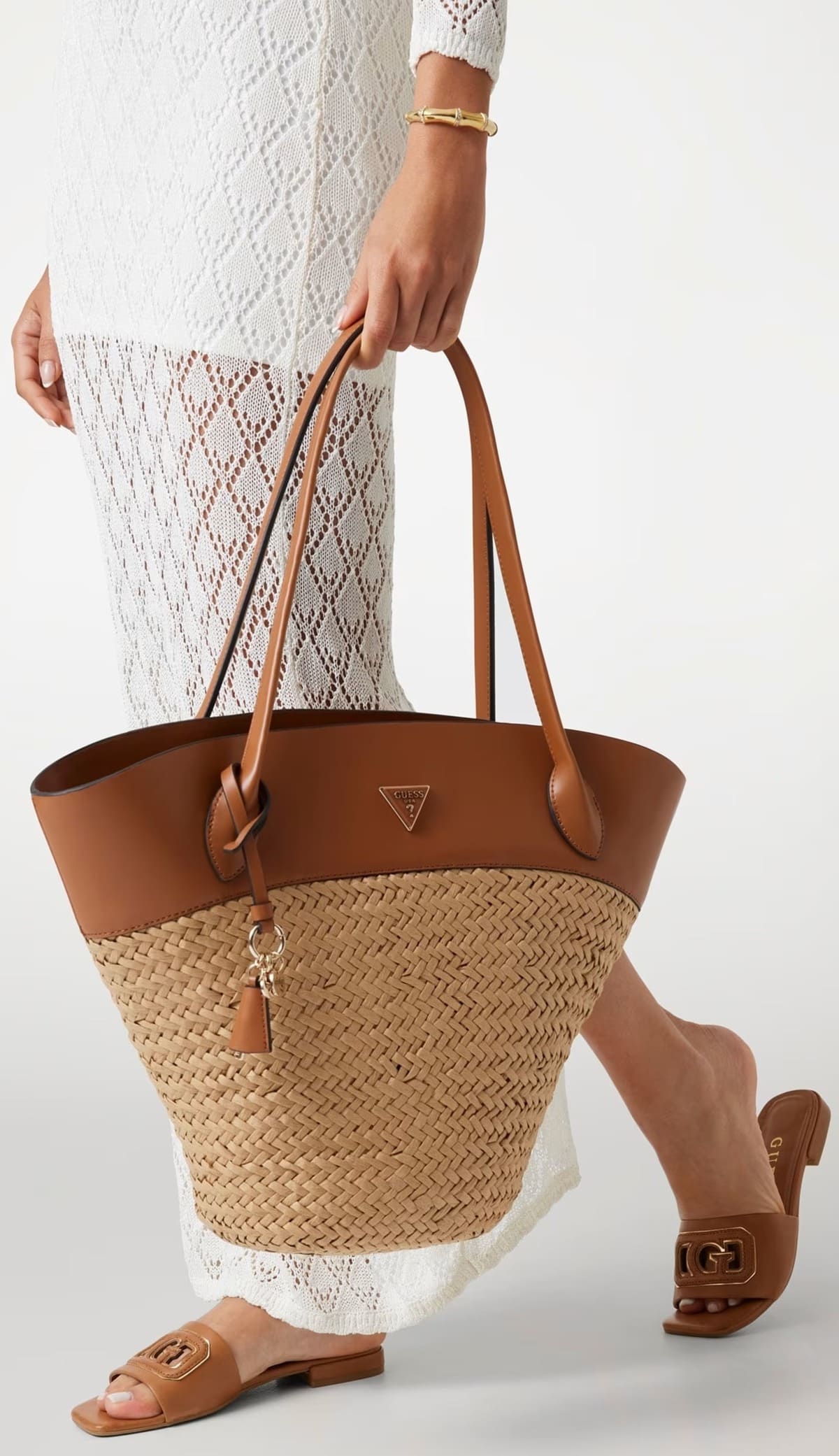 El nuevo bolso tote Verone de rafia en color marrón de Guess