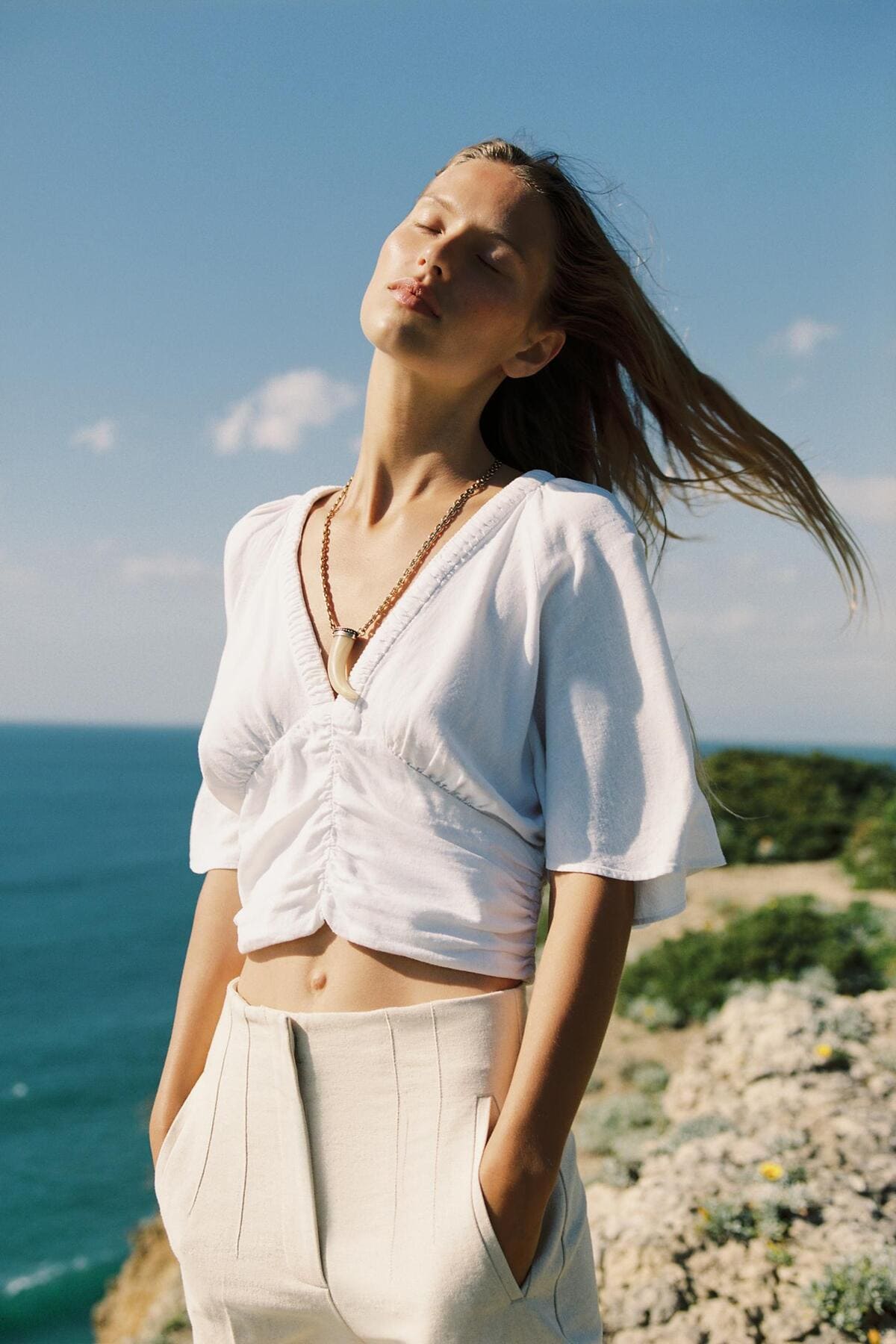 Blusa manga volante con lino