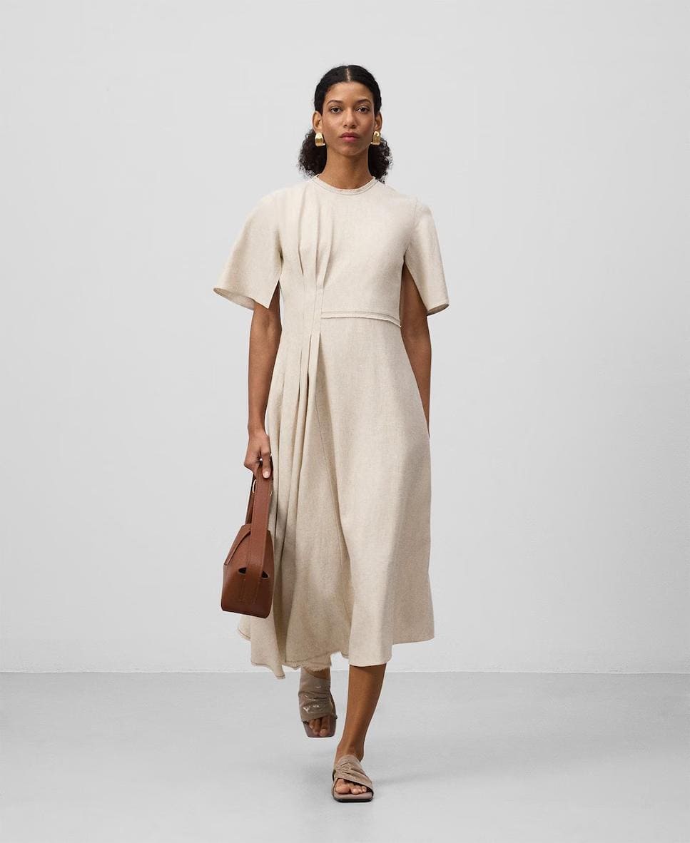 Vestido con godet lateral en lino