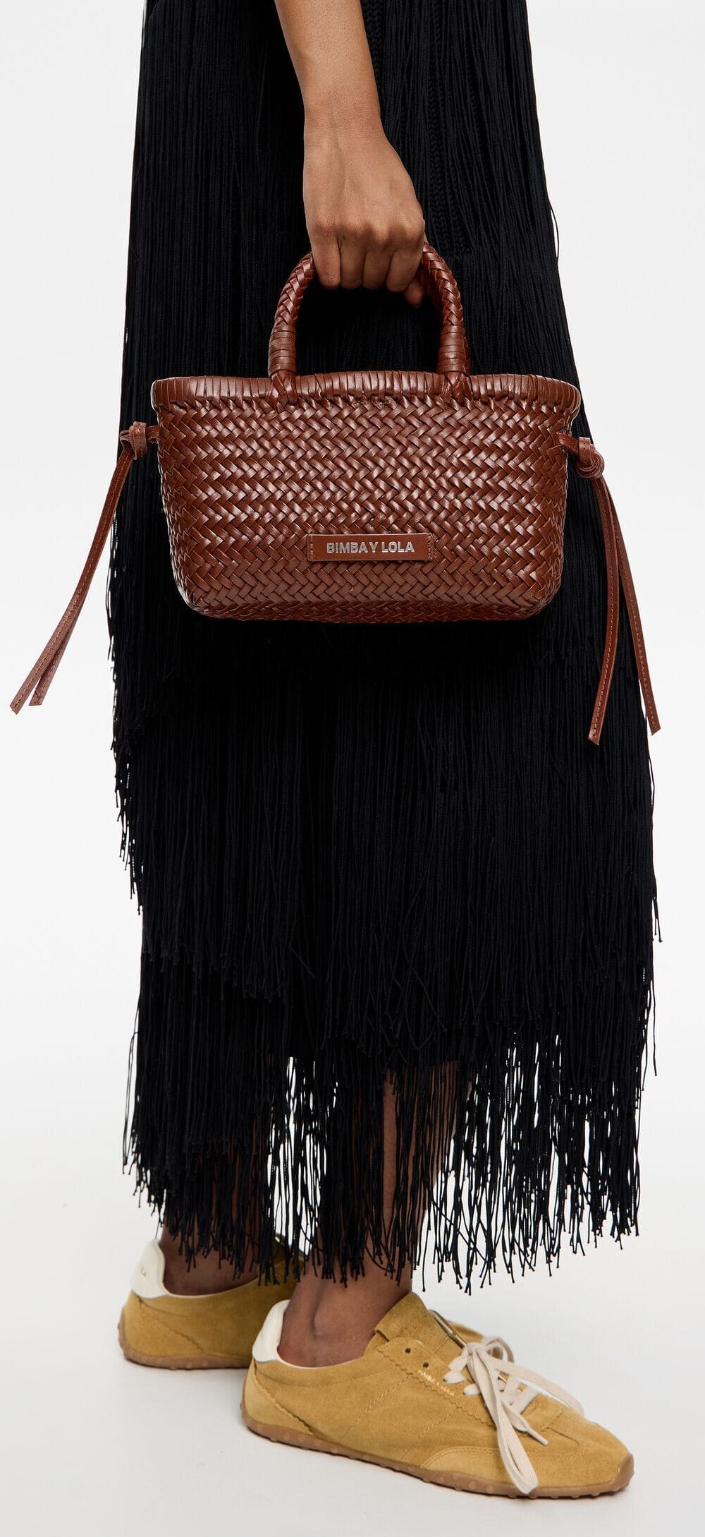 El nuevo bolso shopper mini de piel en color nuez de Bimba y Lola