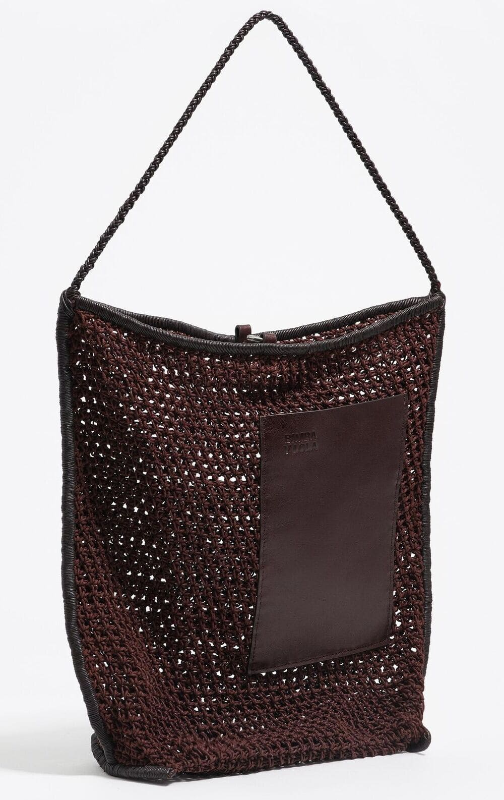 El nuevo bolso de hombro trenzado en color marrón chocolate de Bimba y Lola