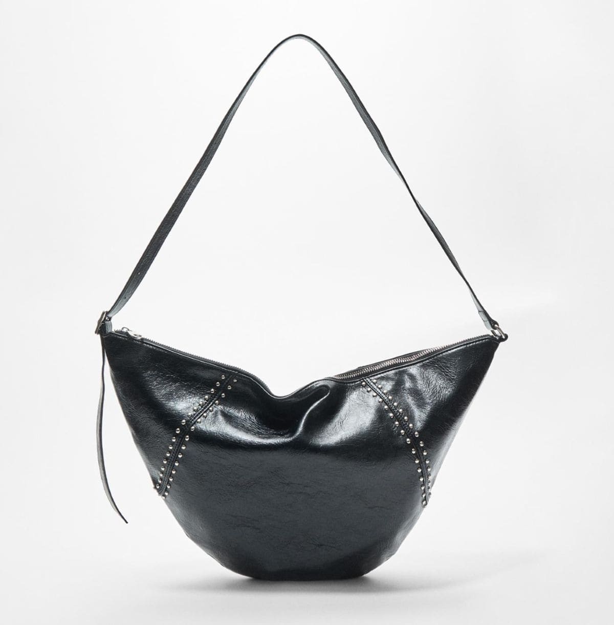 Bandolera media luna soft tachas de Stradivarius