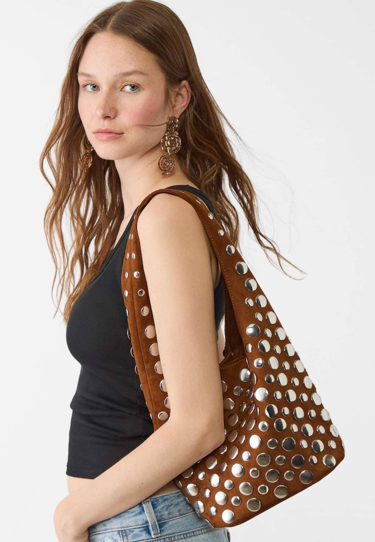 Bolso hombro tachas de Stradivarius