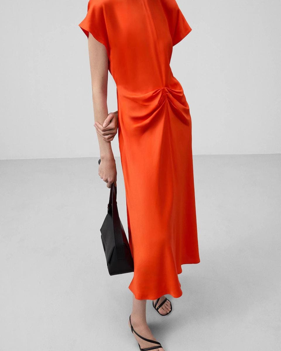 Vestido fruncido semientallado