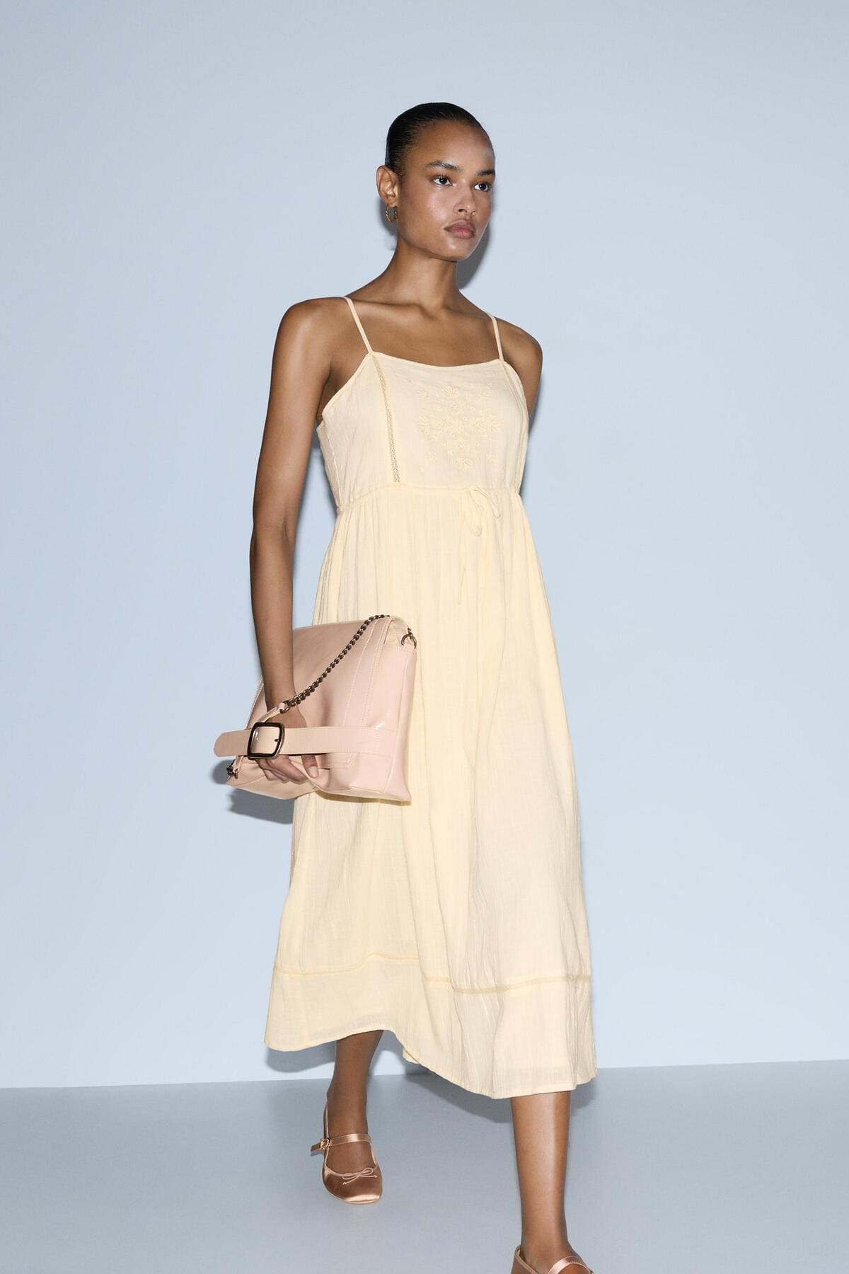 Vestido bordado encaje