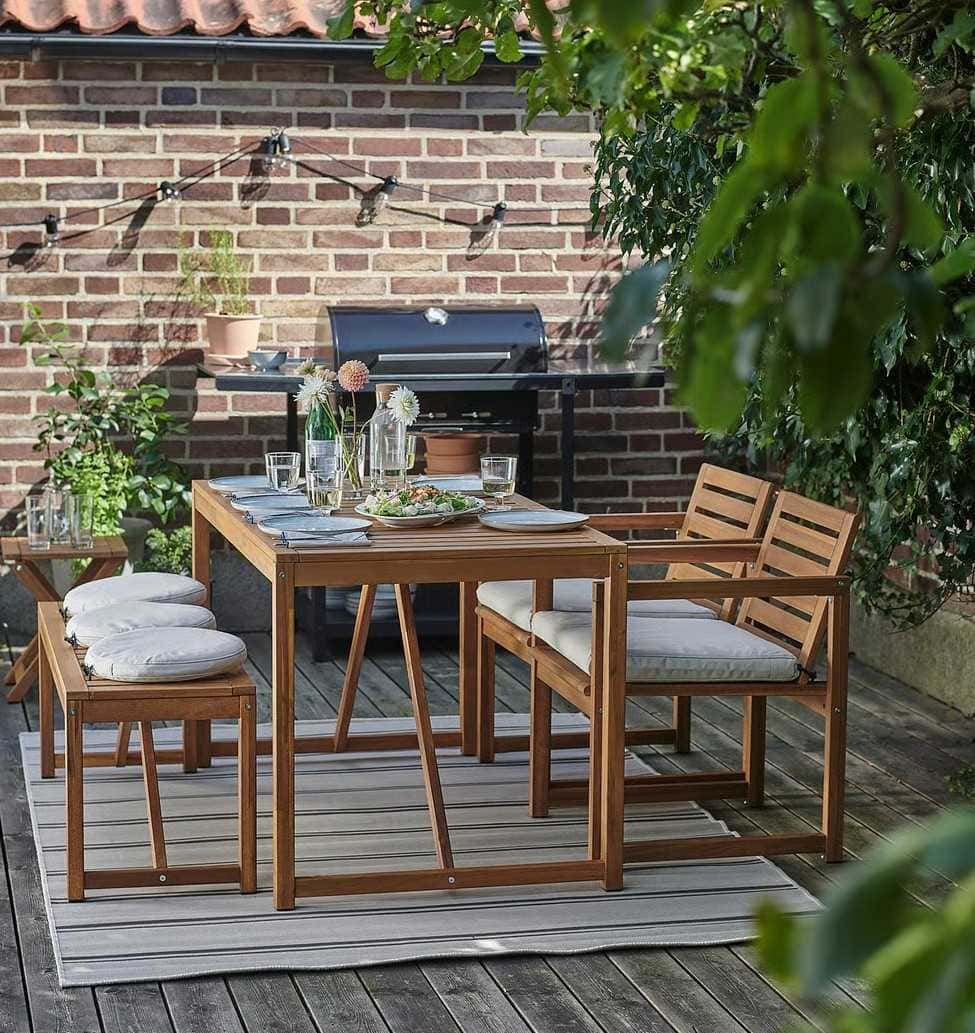 NÄMMARÖMesa con 2 sillas y banco exterior de Ikea