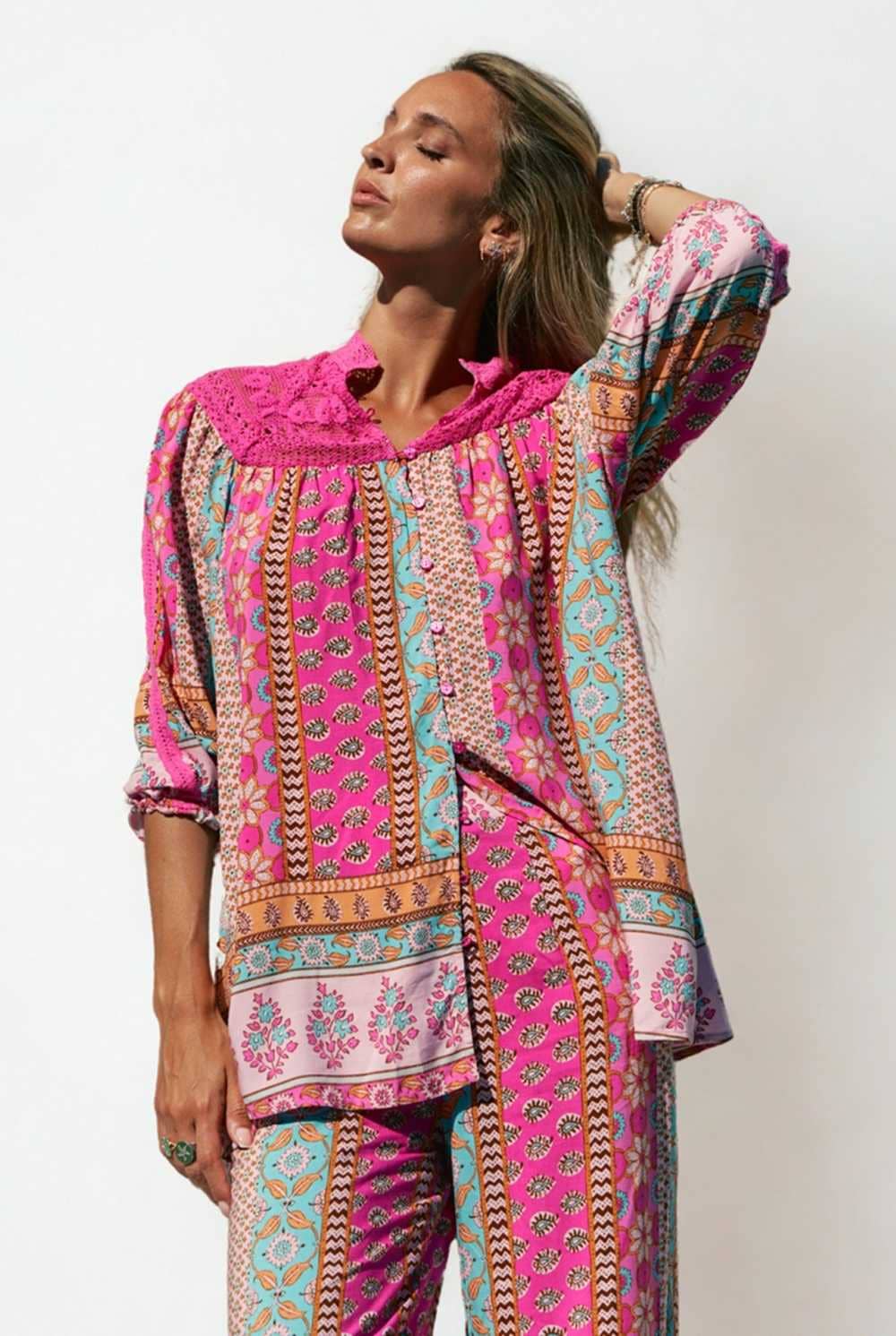 JAASE blusa de mujer con detalle de encaje y botones