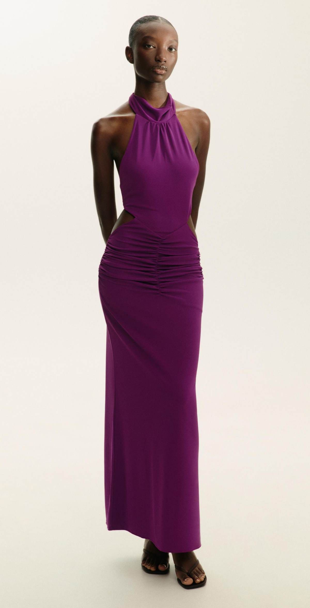 Vestido largo halter frunces de Zara