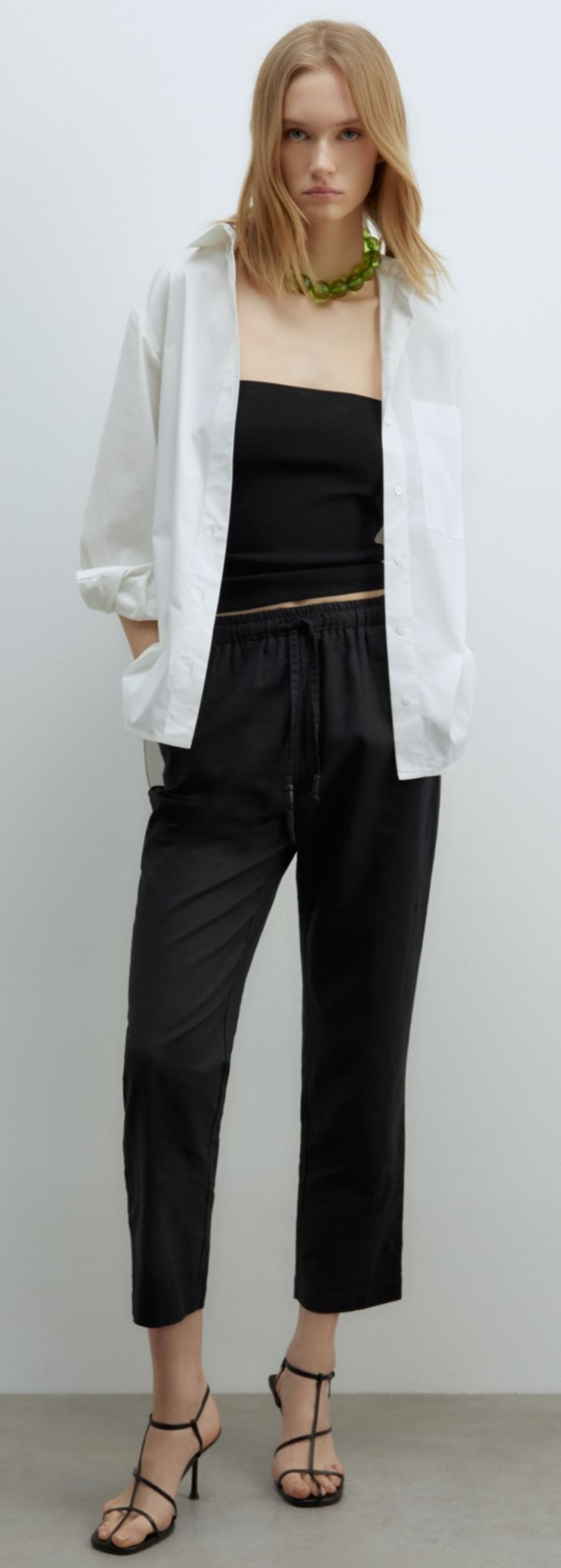 Pantalón recto lino de Sfera