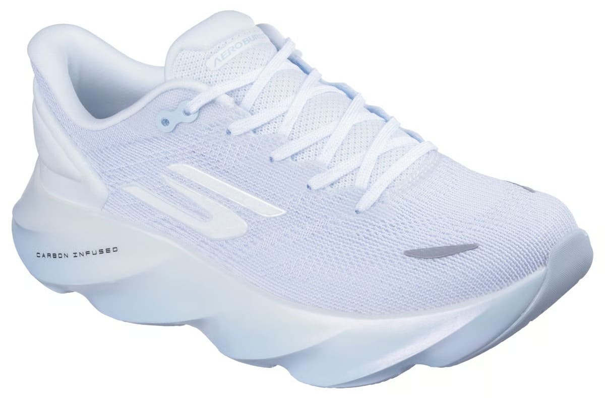 Las nuevas zapatillas Skechers Aero Burst en color blanco y azul claro