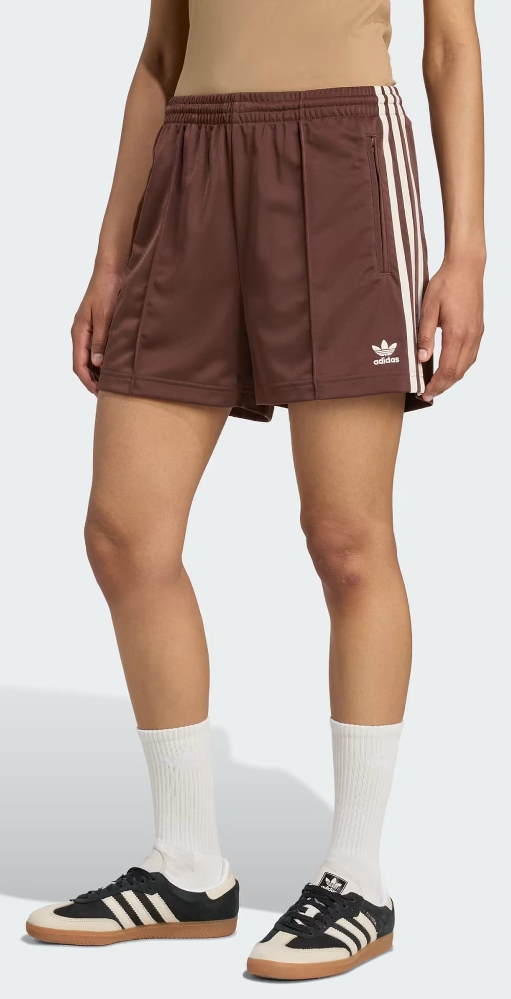 El nuevo pantalón corto Firebird en color marrón de Adidas