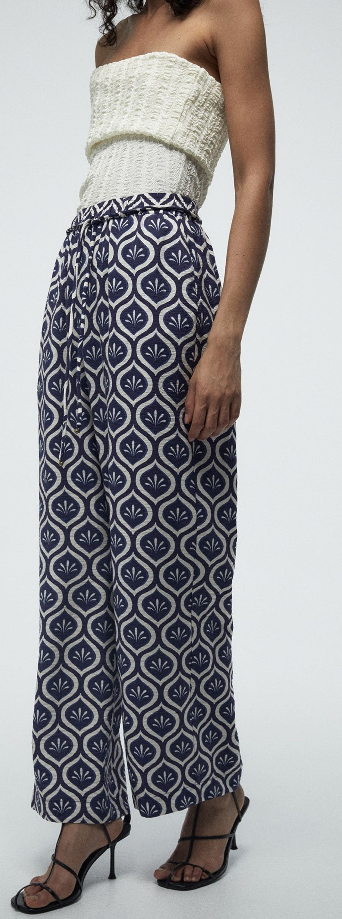 Pantalón pernera amplia con estampado de Parfois