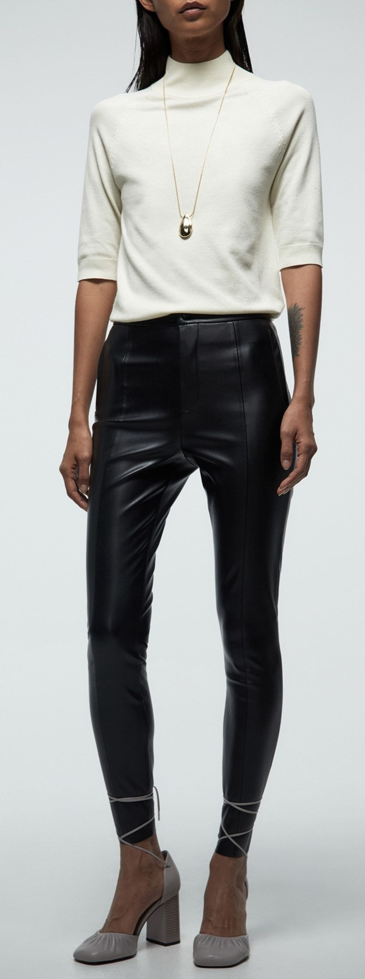 Pantalón efecto piel de Sfera