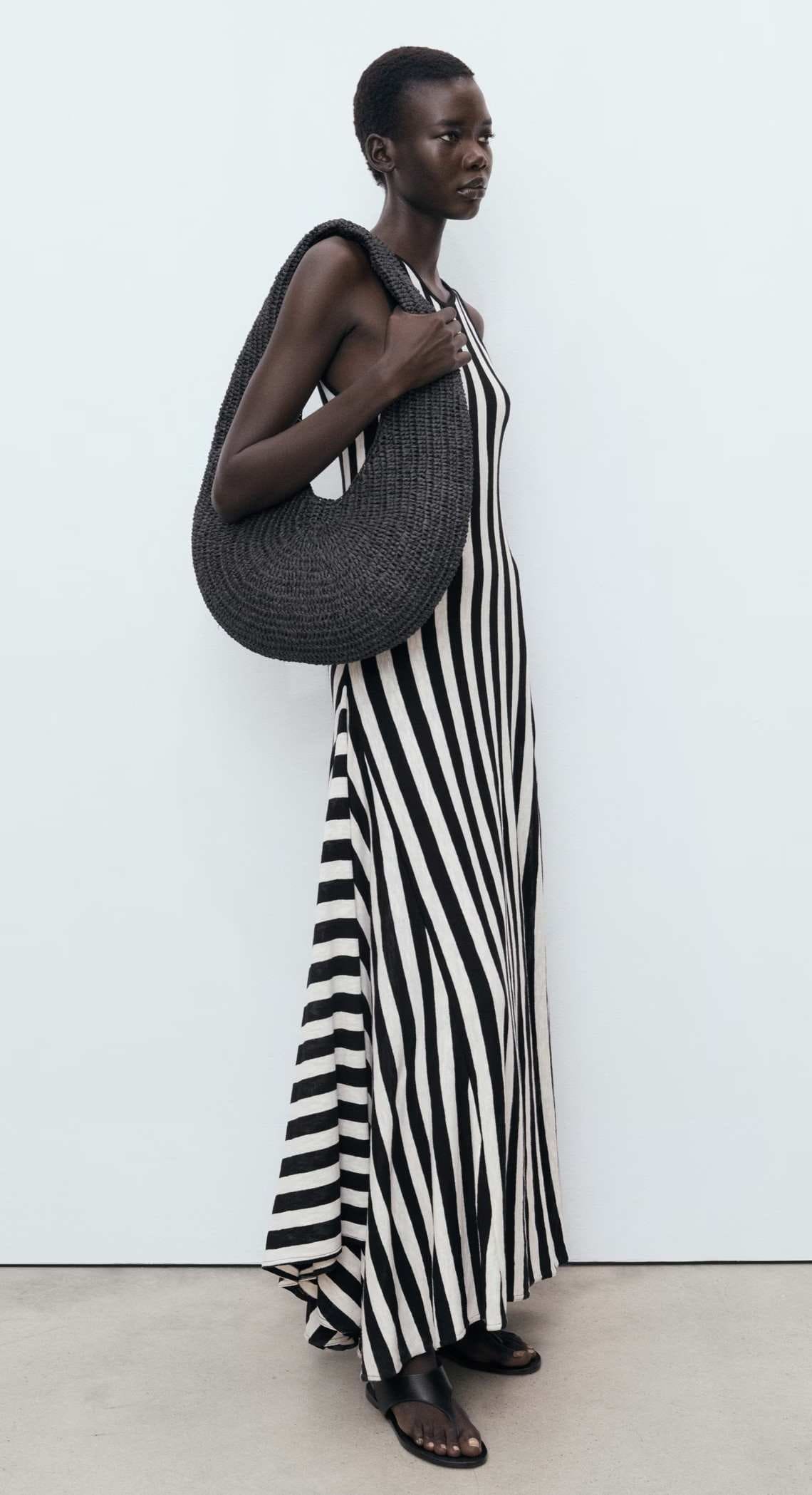 Vestido punto bajo asimétrico de Mango