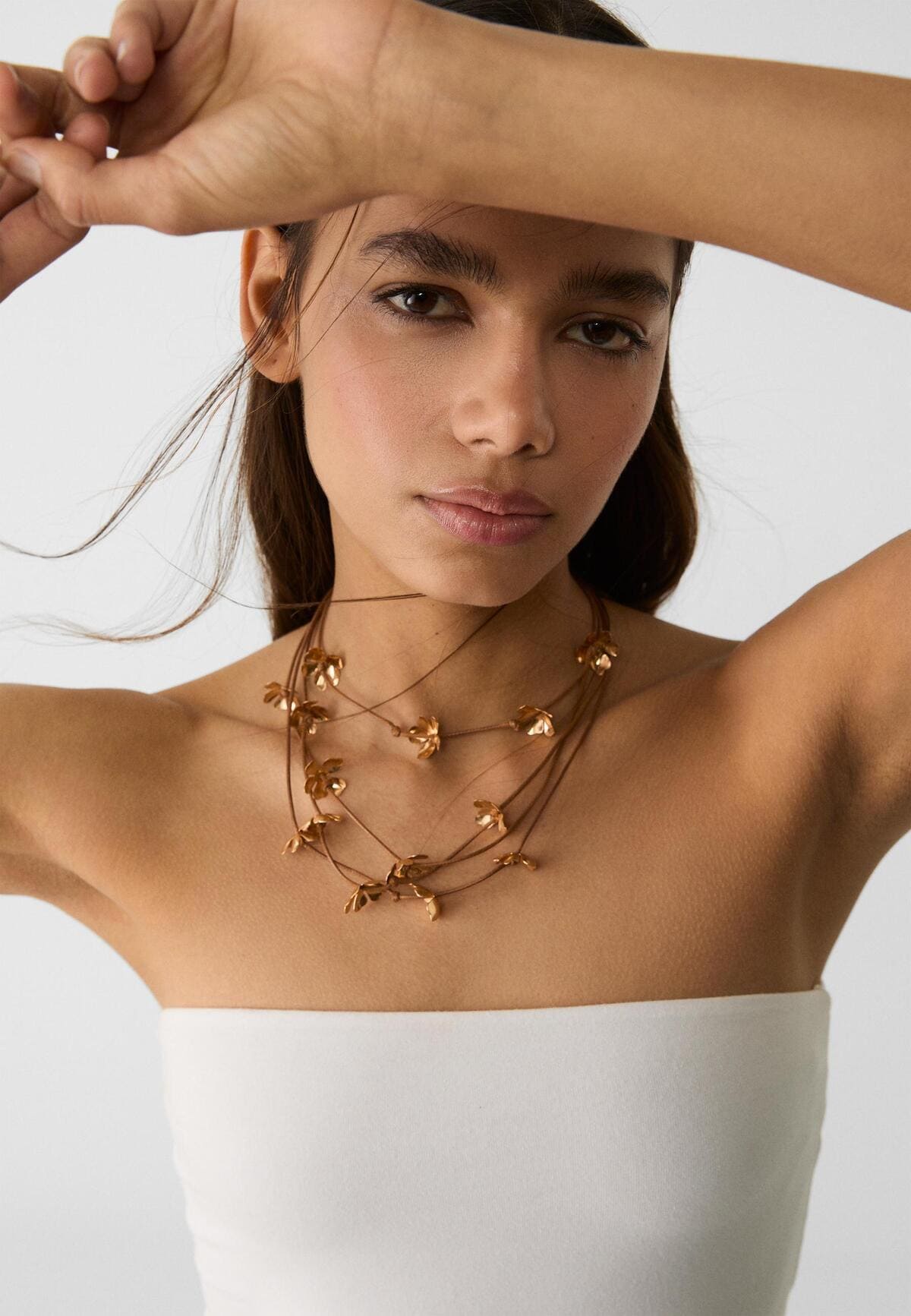 El collar cordón multiflor mini de Stradivarius