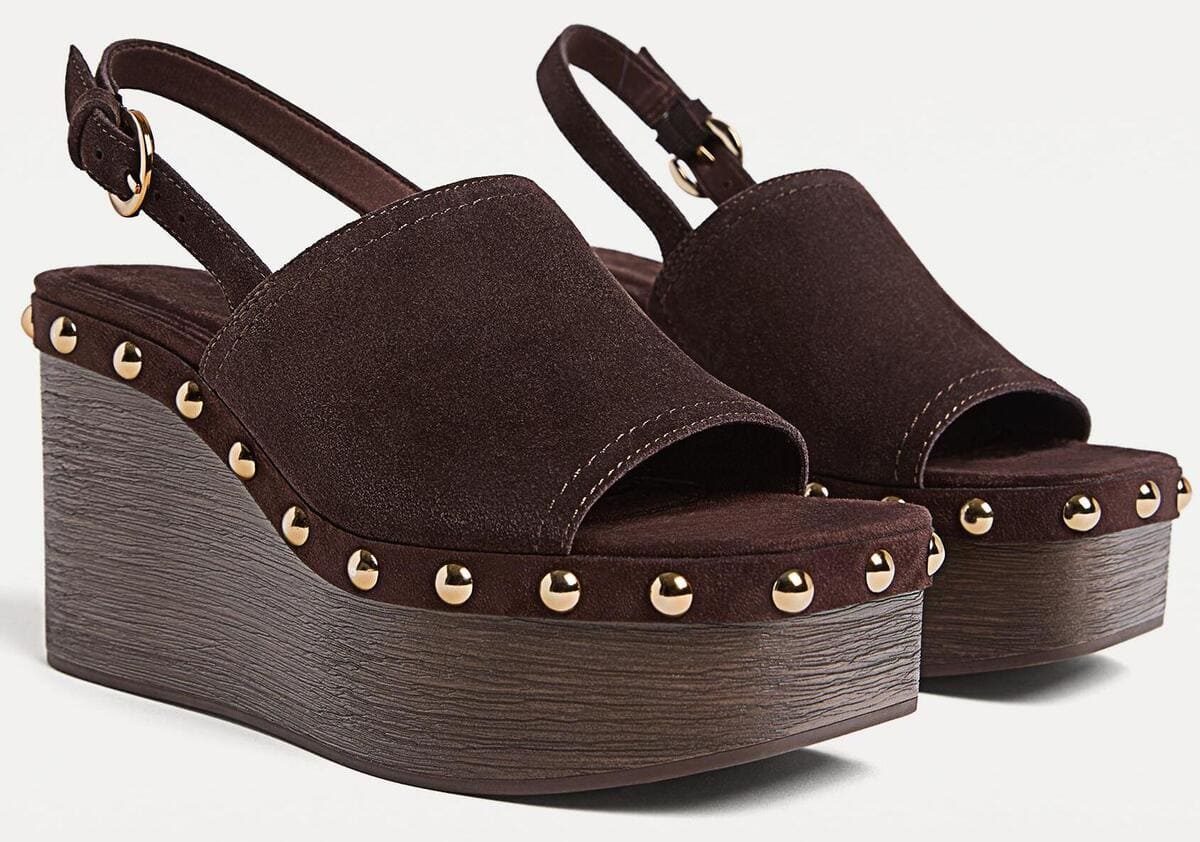 Las nuevas cuñas con plataforma y tachas de piel en color marrón de Stradivarius