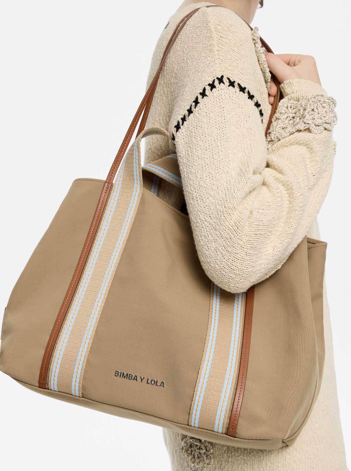 Bolso shopper Chihuahua grande gabardina camel de Bimba y Lola