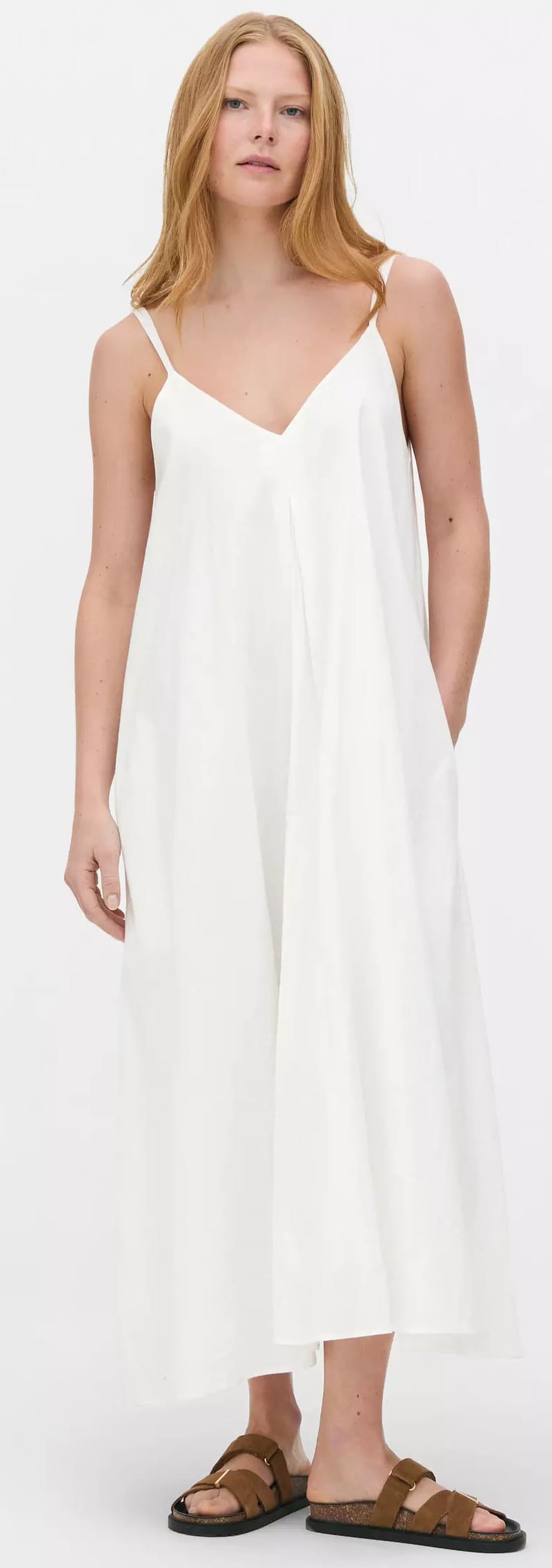 El vestido largo con escote de pico de The Edit en color blanco de Primark