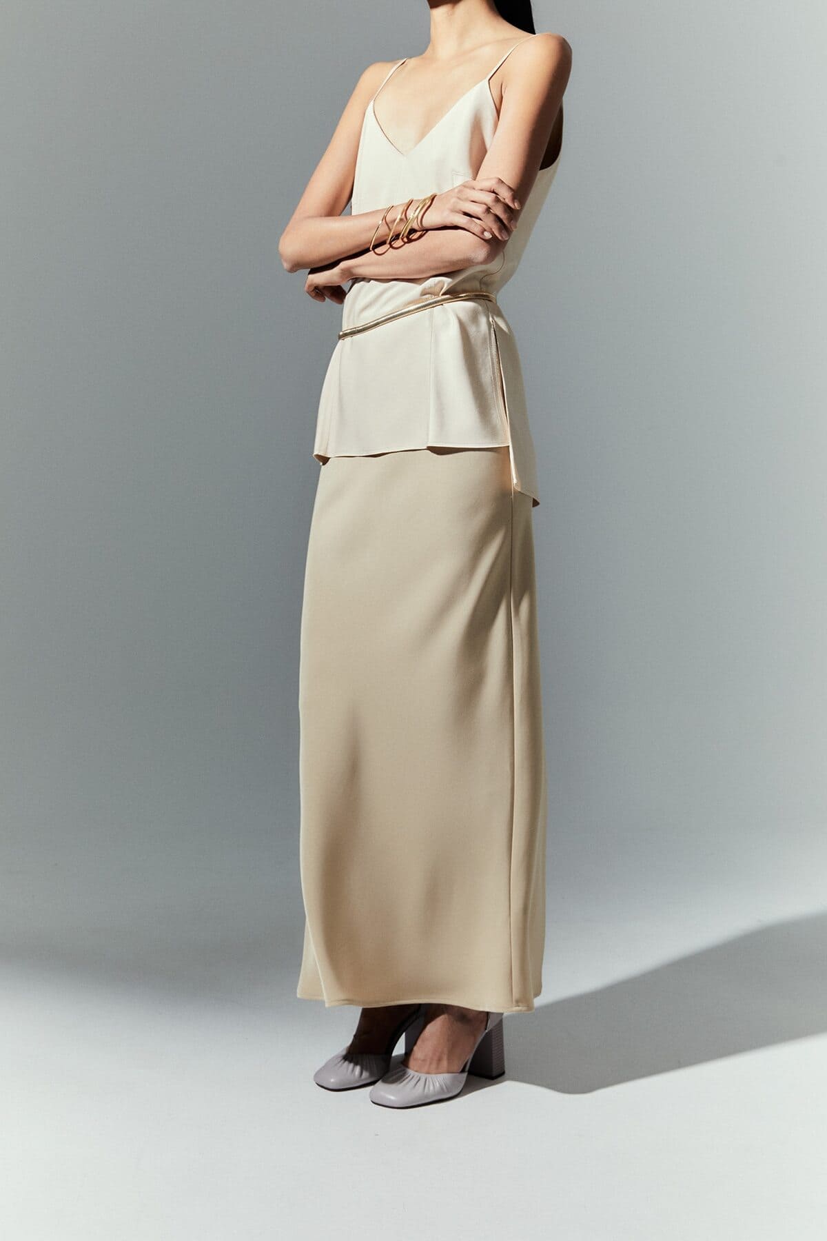 La nueva falda lencera en color camel de Sfera