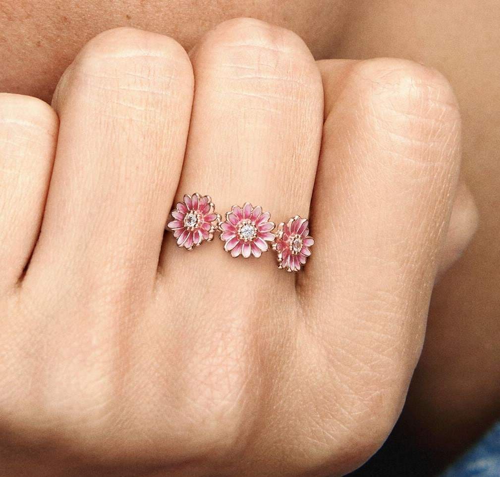 Anillo Trío de Margaritas Rosas Recubrimiento en oro rosa de 14k de Pandora
