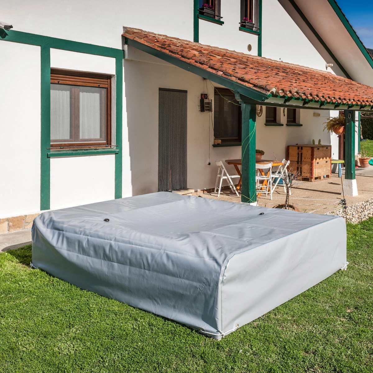 Piscina mariposa Gre tapada en los momentos que no se usa