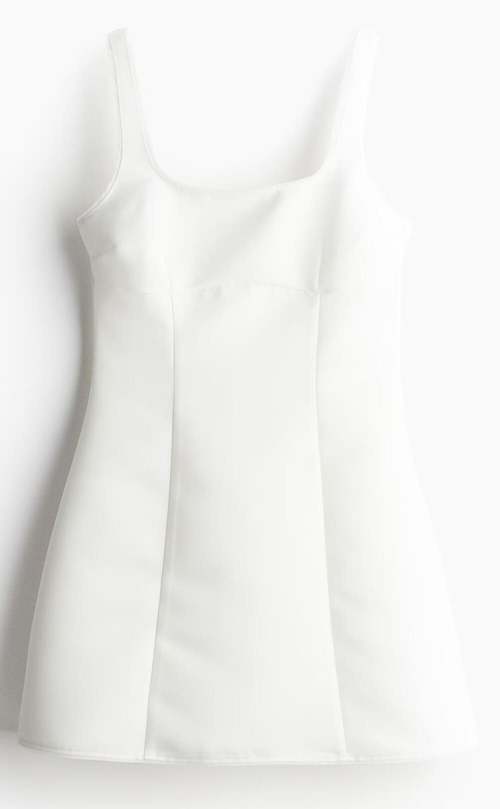 Vestido corto con vuelo