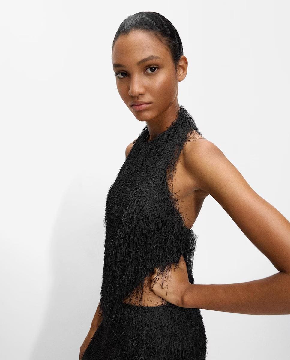 Top con flecos efecto pelito y cuello halter