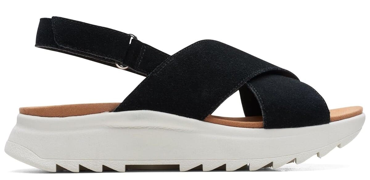 Sandalia casual Clarks con correa ajustable y tacón bajo