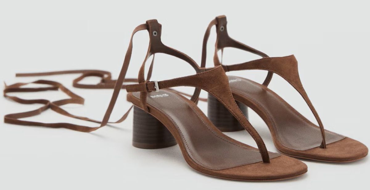 Sandalia tacón piel ante de Mango