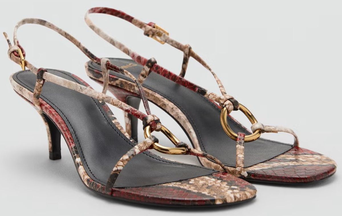 Sandalia tacón detalle anilla de Mango