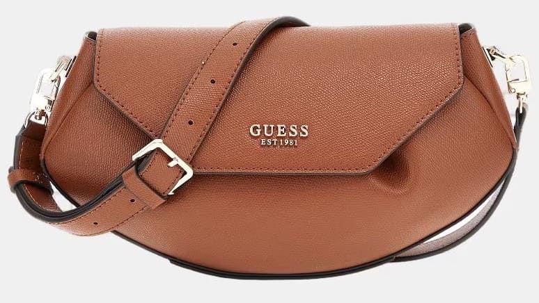 El nuevo bolso de hombro con solapa y cierre imantado en color marrón claro de Guess en El Corte Inglés
