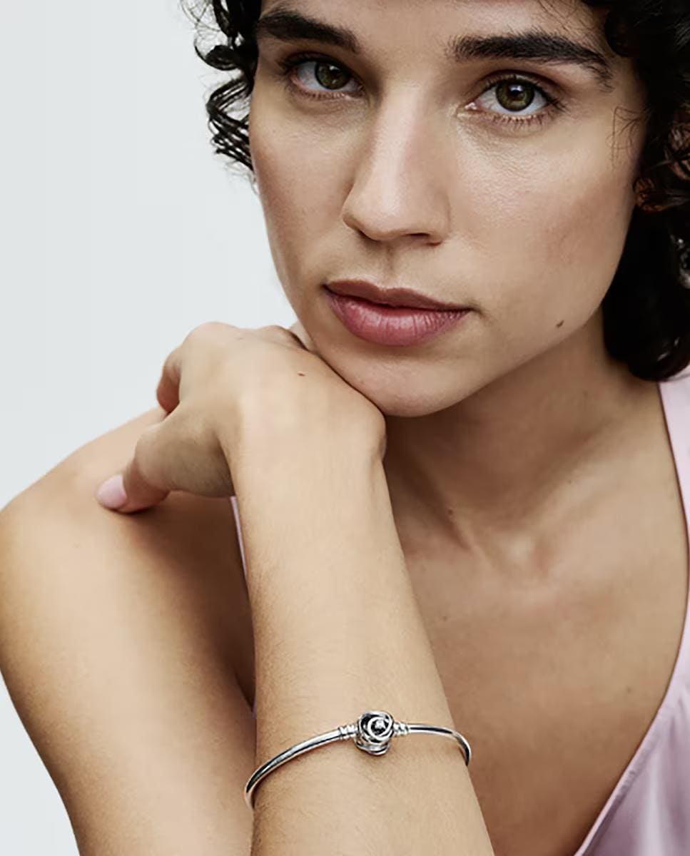 Pulsera rígida y de cierre envuelto Pandora Moments