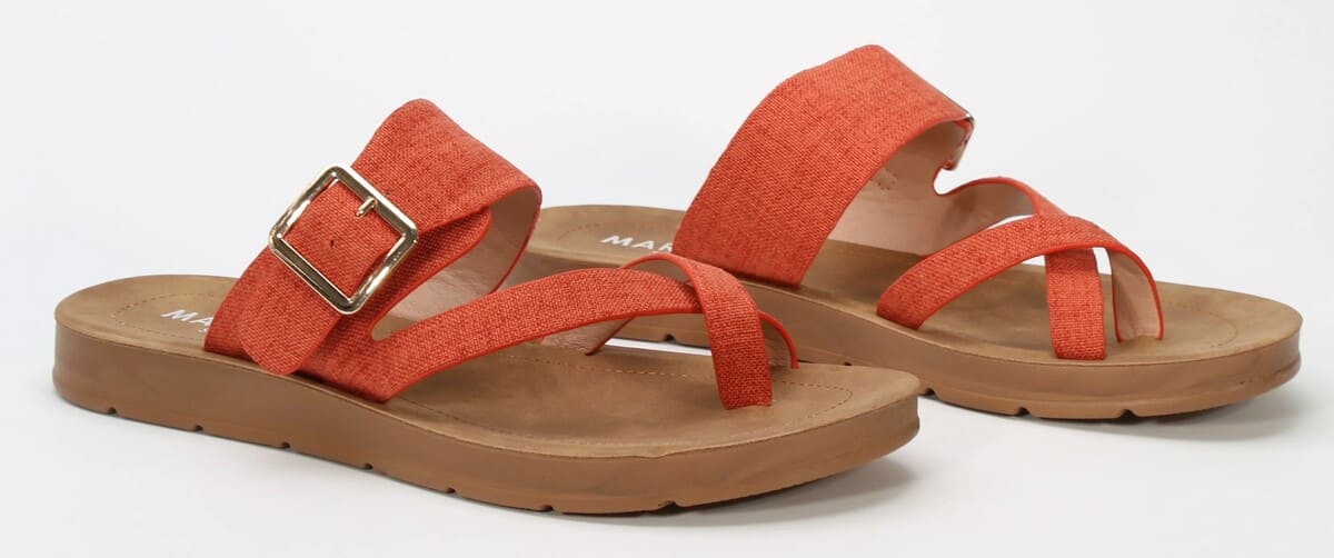 Sandalias planas con detalle decorativo de hebilla