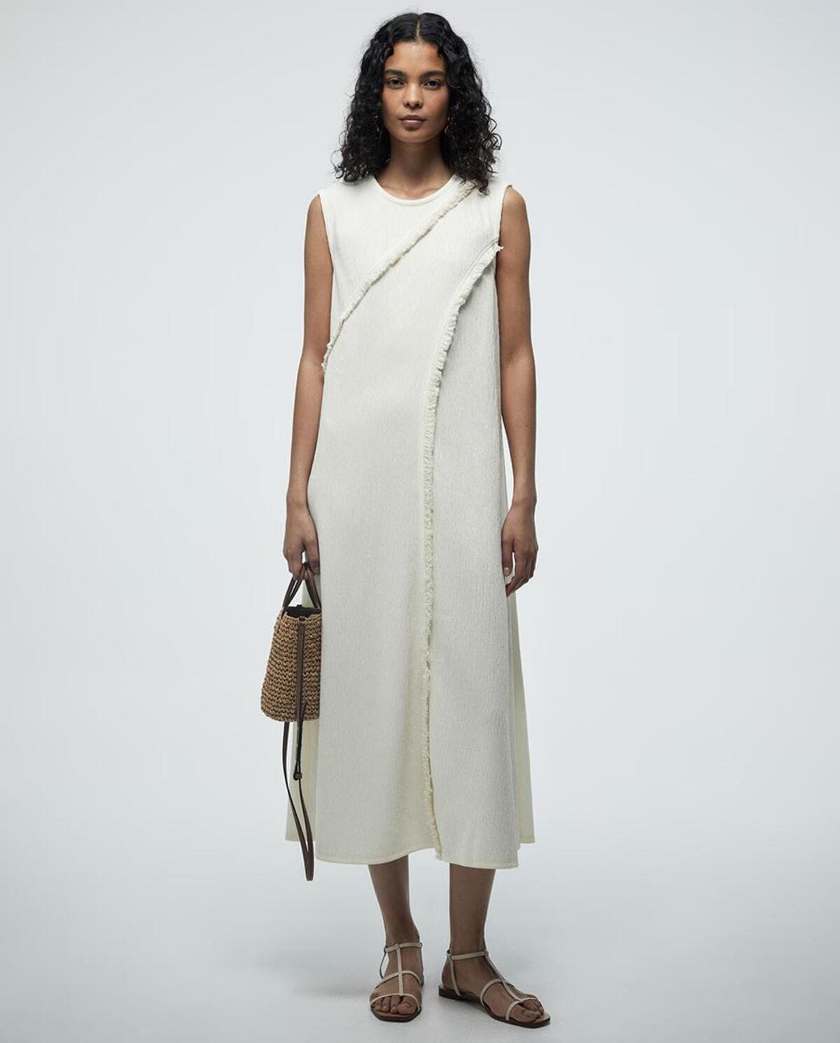 Vestido con flecos de adorno