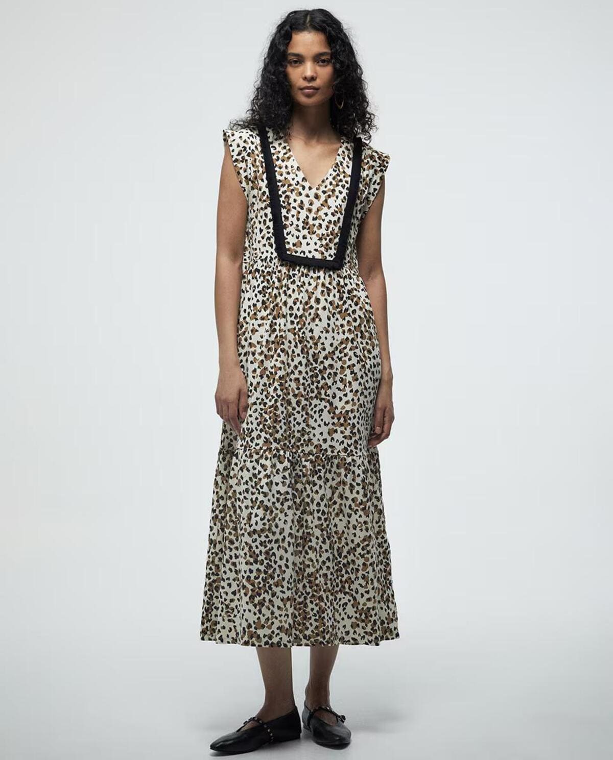 Vestido de paneles y flecos