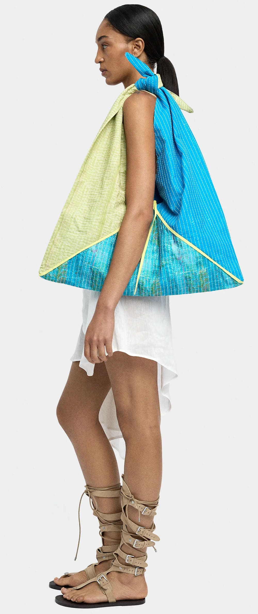 El nuevo bolso de hombro de tejido en color azul de Parfois