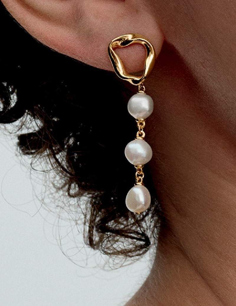 Pendientes Colgantes Círculo Forma Orgánica y Perlas Cultivadas de Agua Dulce Barroca de oro de 14 kilates