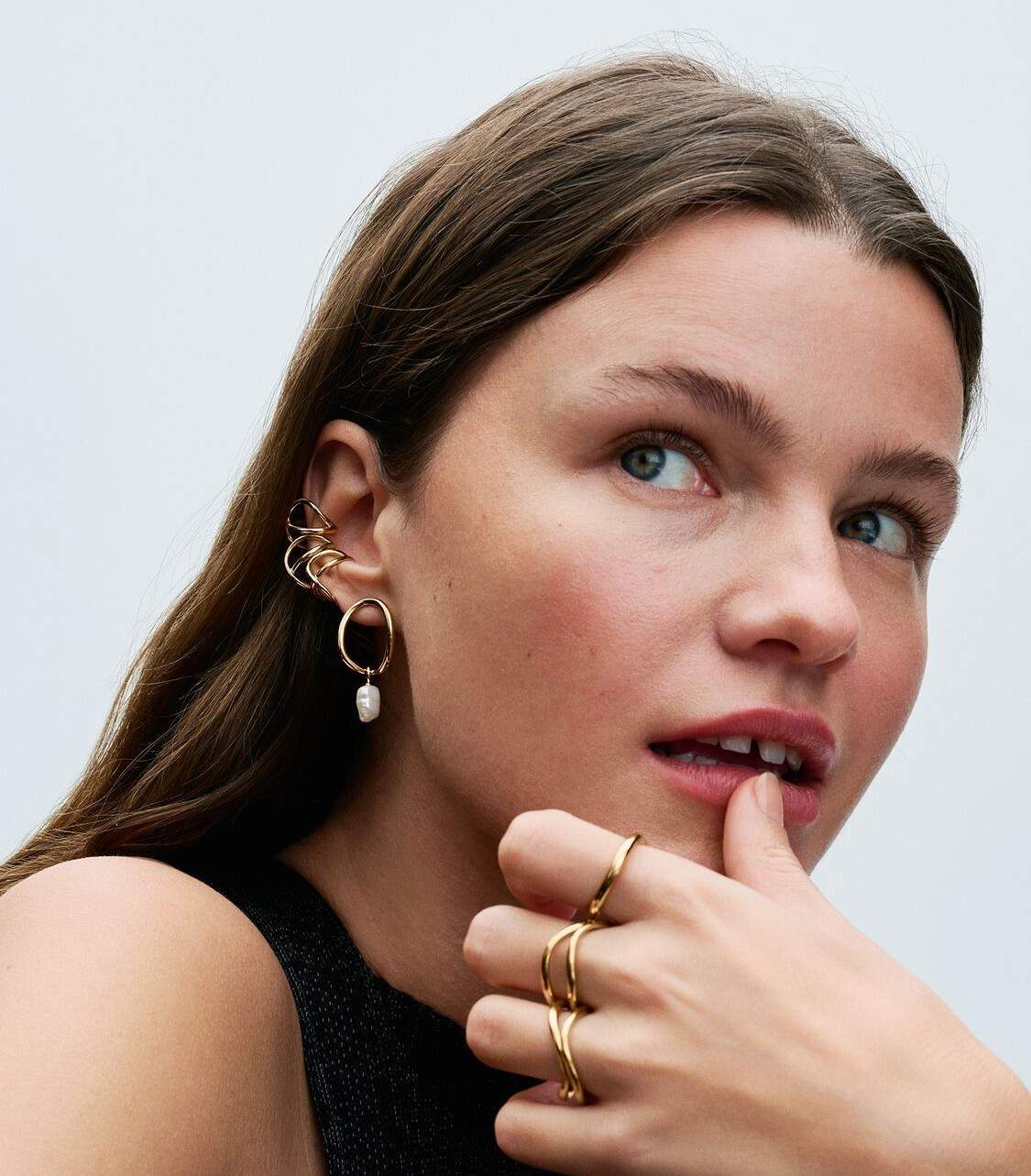 Pendientes Círculo Forma Orgánica y Perla Cultivada de Agua Dulce Tratada Barroca