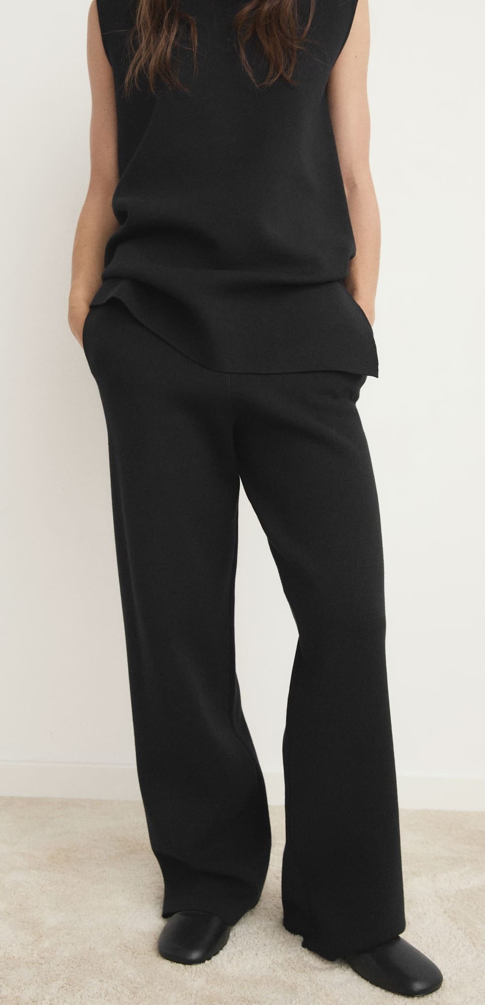 El pantalón de pijama de punto milano en color negro de Mango