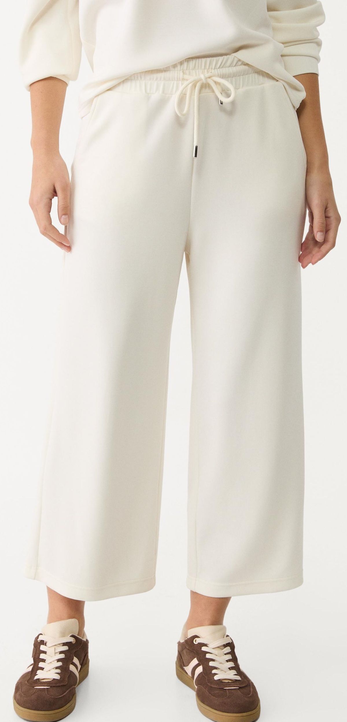 Pantalón culotte fluido tacto suave de Stradivarius