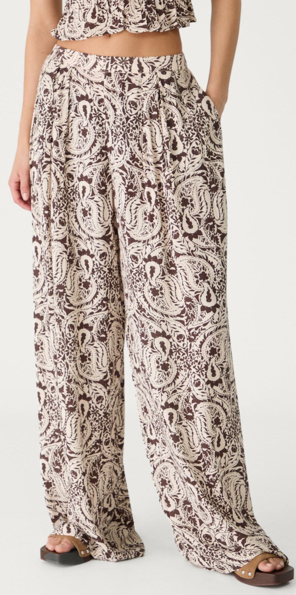 Pantalón fluido palazzo estampado de Stradivarius