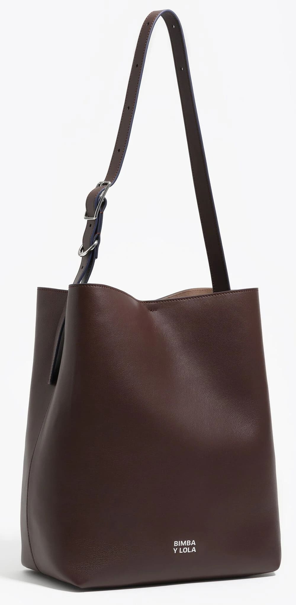 El nuevo bolso carlino grande de piel en color marrón chocolate de Bimba y Lola