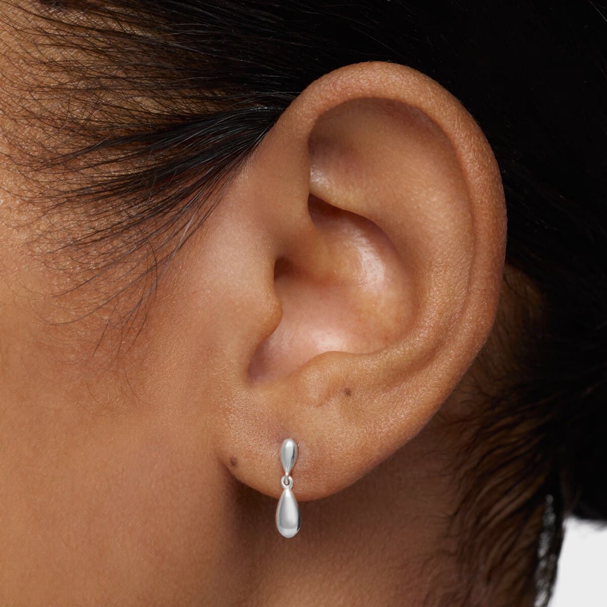 Los pendientes largos con motivo de lágrima de plata Tous Motivos