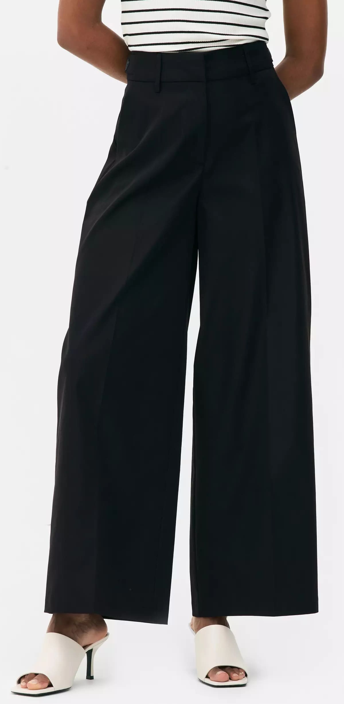 El pantalón militar de talle medio y pernera ancha en color negro de Primark